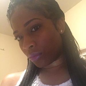 Meet your Posher, Monica